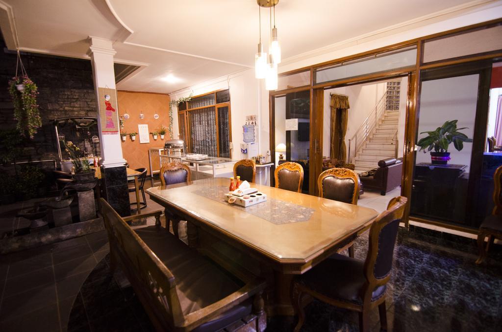 Fora Guest House Taman Lingkar Бандунг Екстер'єр фото